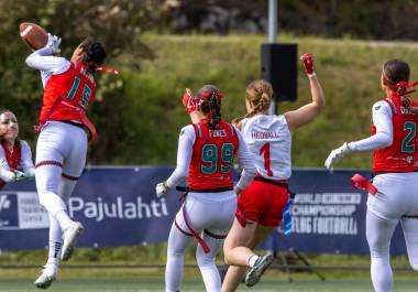 La Selección Mexicana Femenil de Flag Football sigue imparable, asegurando su pase a la ronda de eliminación directa tras vencer a Canadá 38-28 y mantener su récord invicto.