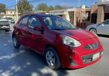 La conductora del Nissan March fue detenida por la Policía de Tránsito Municipal tras el accidente.