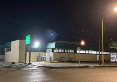 Personal médico del IMSS confirmó el fallecimiento del adulto mayor luego de que fuera ingresado durante la madrugada de este miércoles tras presentar un fuerte dolor en el pecho en su domicilio de la colonia Omega.