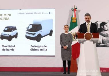 Roberto Capuano Tripp, encargado del proyecto de Desarrollo Sustentable del Estado de México, Hidalgo, y Ciudad de México, explica el proyecto Olinia, en el cual el gobierno pretende construir mini vehículos eléctricos desarrollados con ingeniería mexicana, esto durante la Mañanera del Pueblo, que estuvo encabeza por la Presidenta de México, Claudia Sheinbaum.