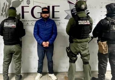 La Fiscalía General de Justicia del Estado de Zacatecas informó que Juan Diego “N”, exdirector de Seguridad Pública municipal de Tlaltenango, fue detenido en un operativo coordinado por fuerzas estatales y federales y quedó a disposición de la autoridad judicial para definir su situación jurídica