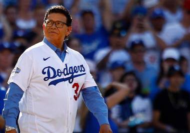 Fernando Valenzuela, icónico exlanzador de los Dodgers de Los Ángeles, está hospitalizado en estado grave en Los Ángeles, según informan fuentes cercanas.