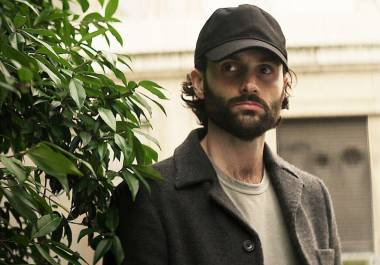 El drama llegará a nivel mundial en abril con Penn Badgley de nueva cuenta como el protagonista.