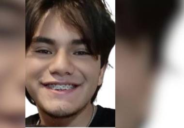 Entre las características proporcionadas para su identificación se encuentran una estatura aproximada de 1.62 metros, peso de 70 kilogramos y cabello mediano color castaño oscuro, además de la ropa que vestía al momento de desaparecer.