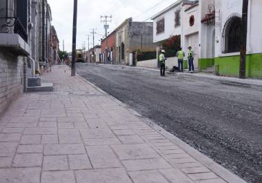 Banquetas recién remodeladas en la calle General Cepeda, donde no se instalaron las líneas tactopodales para personas con discapacidad visual.