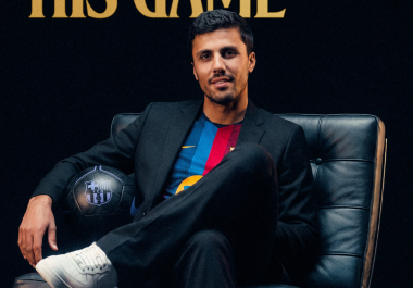 El español llega al Barcelona con el antecedente de haber conquistado una Champions League y cuatro títulos de Premier League.