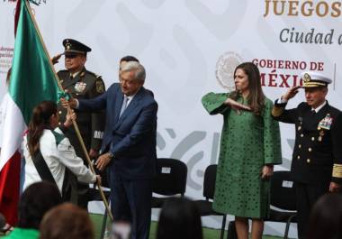 Andrés Manuel López Obrador, abandera a la delegación mexicana que competirá en los Juegos Olímpicos de París 2024, en un emotivo acto en Palacio Nacional.