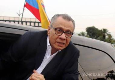 El 5 de agosto, la SRE solicitó un salvoconducto para Jorge Glas, exvicepresidente de Ecuador, invocando el acuerdo suscrito con Suiza el 15 de junio: “el señor Glas Espinel... sea entregado y trasladado a un tercer país”. Ante esto, la cancillería de Ecuador brindó una negativa.