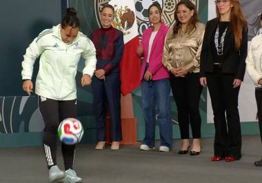 Claudia Sheinbaum anuncia concurso de dominadas para jóvenes que podrán ganar un boleto al partido inaugural del Mundial FIFA 2026.