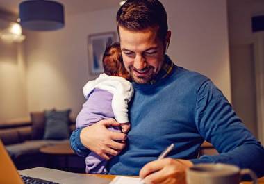 En México se mantienen licencias de paternidad por solo cinco días, muy lejos de lo que se tiene en otros países.