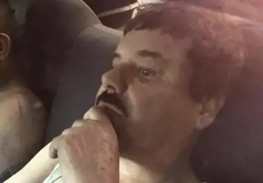 Joaquín ‘El Chapo’ Guzmán fue recapturado el 8 de enero de 2016 tras escapar por el drenaje en Los Mochis. Durante las horas posteriores intentó sobornar a los policías que lo detuvieron y advirtió sobre un posible rescate armado.