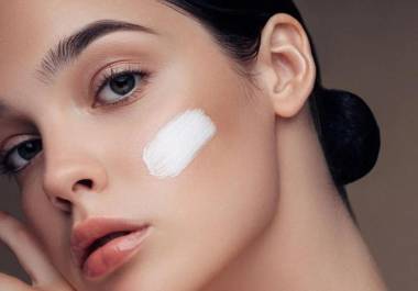La clásica crema Nivea de lata azul tiene una fórmula especialmente rica y oclusiva. Conoce para qué pieles puede ser útil y cuándo conviene evitarla.