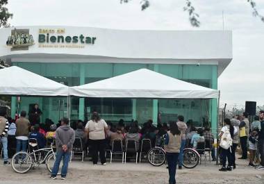 En alrededor de dos semanas quedarán depositados los apoyos sociales a millones de mexicanos.