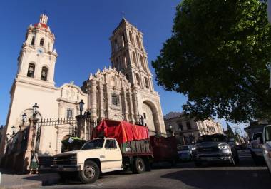 La calle Hidalgo del centro de Saltillo, cerrada al tráfico durante las festividades del Santo Cristo.