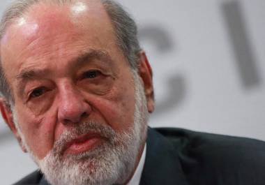 El empresario Carlos Slim planteó sustituir el modelo tradicional por una semana laboral de tres días con jornadas más largas, sin disminuir el salario y elevando la edad de retiro a los 75 años.