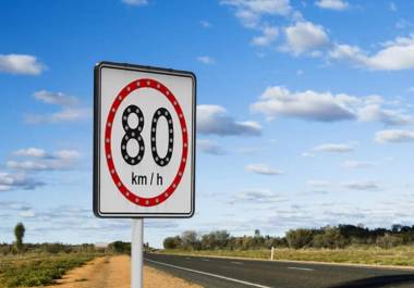 Los límites de velocidad tienen un objetivo: proteger la vida e integridad de las y los usuarios de la vía pública.