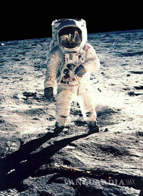 $!Fotografía del 20 de julio de 1969 cedida por la NASA del astronauta del Apollo 11 y piloto del módulo lunar, Edwin 'Buzz' Aldrin, en la superficie lunar.