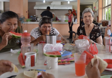 Los CAIPM brindan una comida diaria a adultos mayores de las cinco regiones de Coahuila.