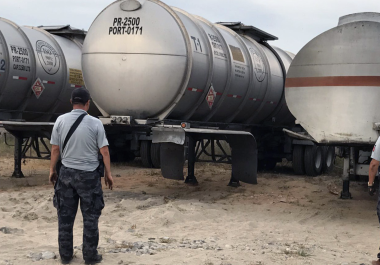 Autotanque con capacidad aproximada de 20 mil litros de combustible fue asegurado durante un operativo en la carretera Monterrey–Saltillo.