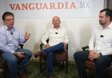 Óscar Pimentel durante el episodio de Conversaciones, compartió su visión sobre la gobernabilidad democrática en Coahuila.
