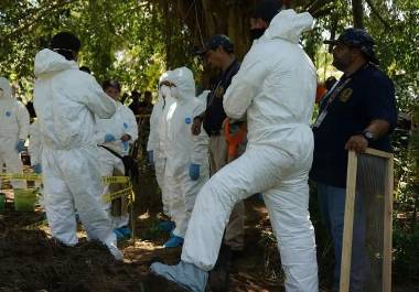 A la Comisión Nacional de Búsqueda de Personas le quitaron más de 200 millones, pues al inicio del año le autorizaron un presupuesto de mil 102 millones, pero al término, le destinaron 888.2 millones de pesos, equivalente a 19.4%.