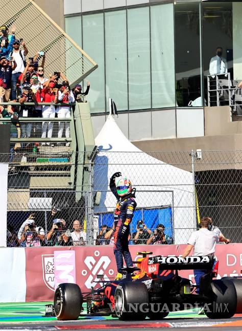 $!El holandés Max Verstappen de Red Bull celebra en el Gran Premio de Fórmula Uno de México que se realiza en el Autódromo Hermanos Rodríguez en Ciudad de México. EFE/David Guzmán González
