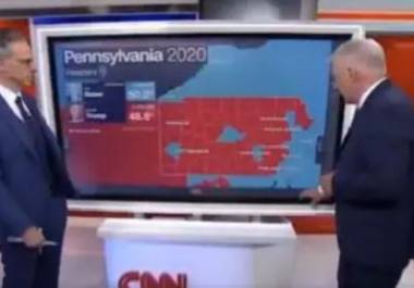 Tapper le pidió al corresponsal nacional jefe de CNN, John King, que mostrara un gráfico que mostrara en qué estados Harris había obtenido al menos un 3% más de votos que Biden.