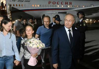 El presidente ruso, Vladimir Putin, los saludó en la pista en español, ya que no hablaban ruso y ni siquiera sabían quién era Putin.