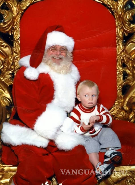 $!#Santafail : Fotos muestran a niños rompiendo en llanto en el regazo de Santa Claus