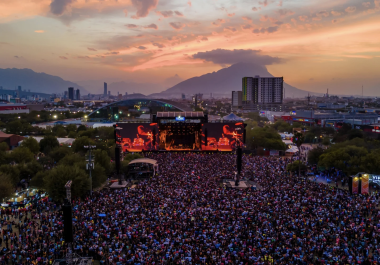 El Tecate Pa’l Norte 2025 ya está en marcha y con él llegan miles de asistentes listos para vibrar al ritmo de la música.