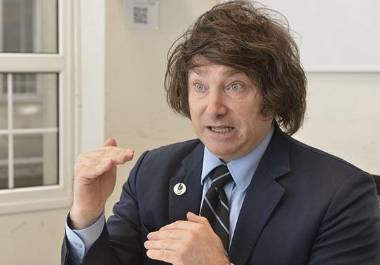 La oposición busca que Javier Milei y Karina Milei comparezcan, mientras el caso sigue bajo investigación judicial.