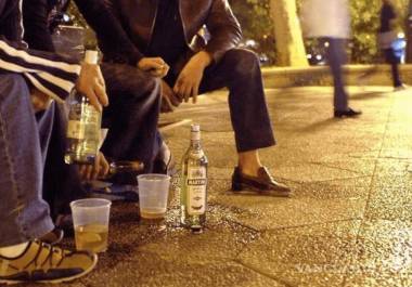 El consumo de alcohol en la vía pública bajó casi seis puntos porcentuales en el último año.