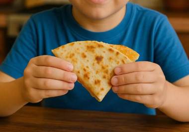 Las complicaciones de salud comenzaron la noche del sábado, después de que el menor cenara quesadillas con pollo.