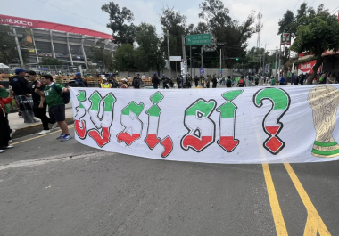 Miles de aficionados repiten “¿Y si sí?” antes de cada partido de la Selección Mexicana, pero pocos conocen la historia detrás de esta frase.