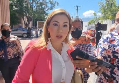 Molesta. Tania Flores, Alcaldesa de Múzquiz, lanza una advertencia para quien no apoye a su gobierno.