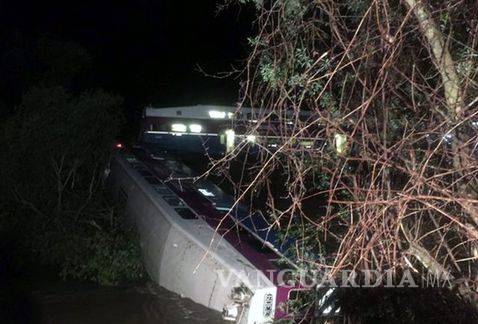 Tren descarrila en California; deja doce heridos