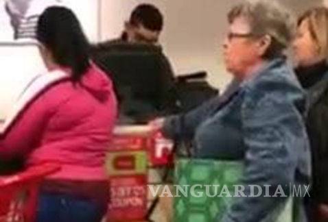 Mujer grita a dos latinas: regresen "al maldito lugar de donde vinieron"