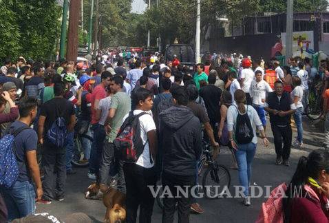 Ocho niños y una maestra mueren en colapso de escuela Enrique Rebsamen