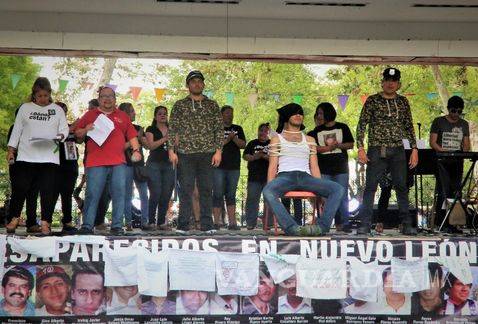 $!Familiares de desaparecidos confrontan a Margarita Zavala por lucha contra el narcotráfico