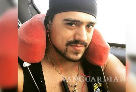 $!En Mexicali, luchador golpea a un aficionado en el rostro