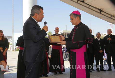 Alcalde de Torreón entrega llave de la ciudad a nuevo Obispo