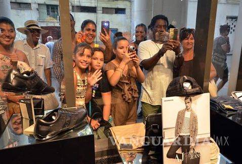 $!Armani, Versace, Lacoste; llegan las primeras tiendas de lujo en Cuba
