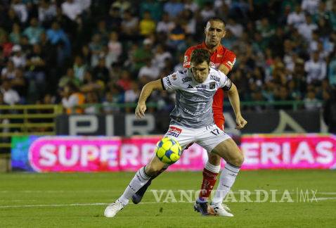 Mauro Boselli es suspendido por anotar gol con la mano