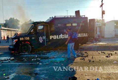 $!Enfrentamiento entre policías y pobladores deja 9 heridos en Ixmiquilpan; protestaban por gasolinazo