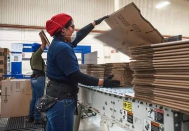 Las actividades económicas del sector terciario (comercio, servicios y relacionados) en noviembre tuvieron un moderado aumento con respecto al año pasado.