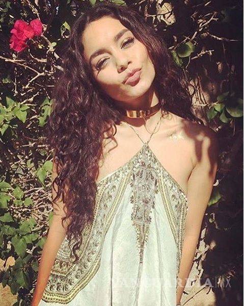 $!Famosos llegan a Coachella: Chécate sus looks