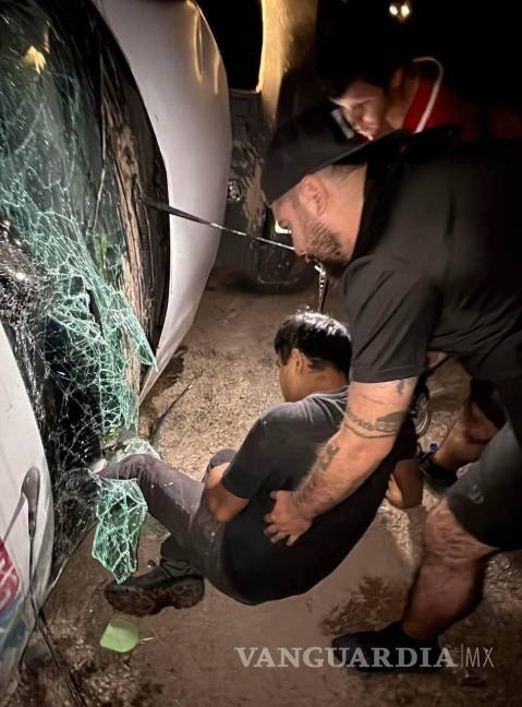 $!Elementos de auxilio trabajan en el lugar del siniestro