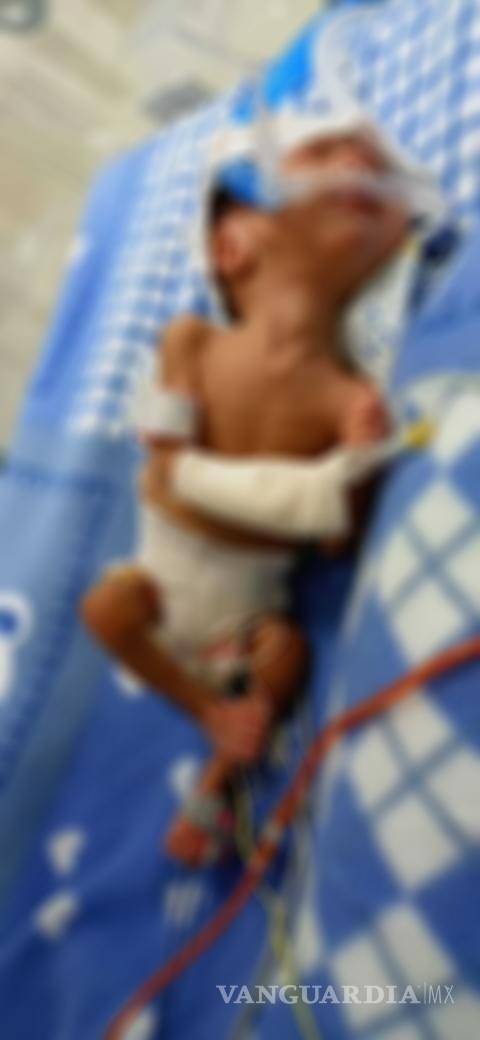 $!Mamás sufren carencias afuera del hospital materno-infantil de Saltillo; suplican por ayuda y donaciones