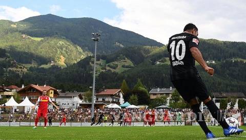 $!Marco Fabián y el Frankfurt tropiezan en amistoso