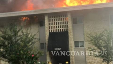 $!Mujer se molesta con su novio e incendia su edificio